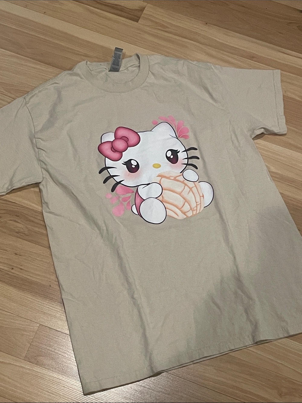 Beige Womens Tee with Hello Kitty and Pan Dulce Graphic - Gildan Sz M EUC